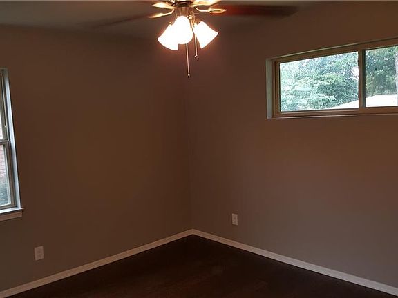 4th image of 1128 Lakeview Dr