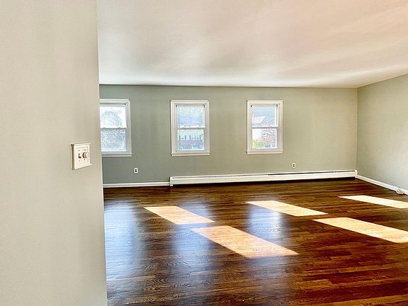 3rd image of 39 Pine St Floor 2