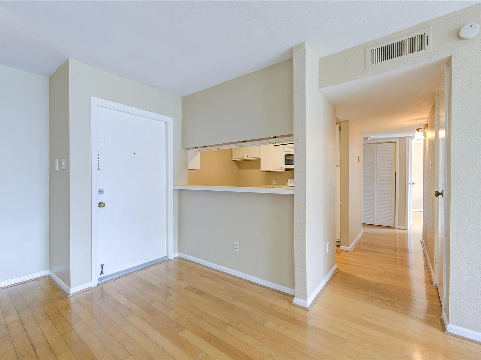 3055 Walnut Bend Ln — Photo 4