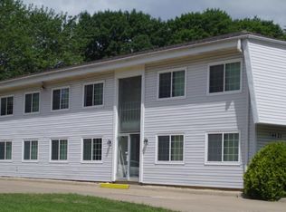 4421 Rushmore Dr NE, Cedar Rapids, IA 52402
