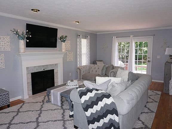 4th image of 984 Whispering Pine Way
