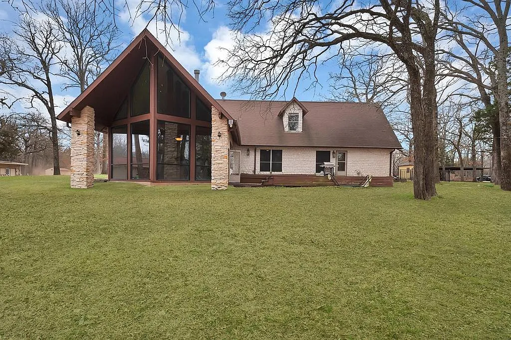 5 bed, 4.0 bath, 3790 sqft, $3,500 — Photo 1