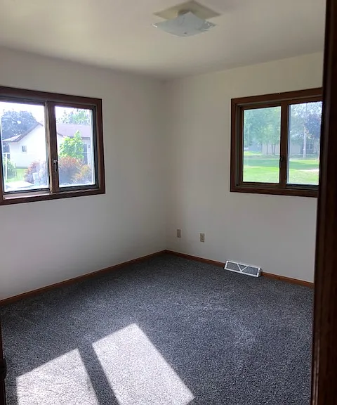 417 Theresa St — Photo 10