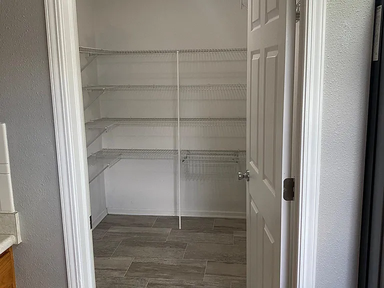 5636 N Plymouth Ct — Photo 9