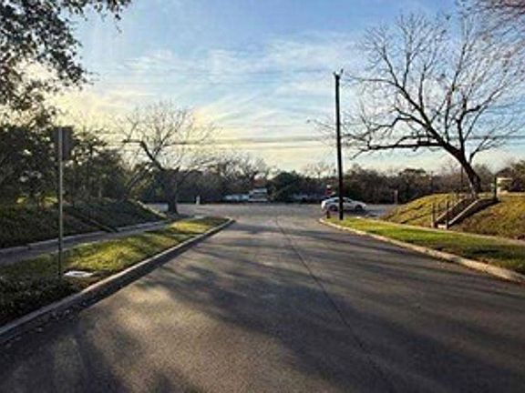Exterior Neighborhood (street photo)