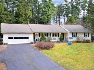 18 Hummingbird Ln, Granby, CT 06035