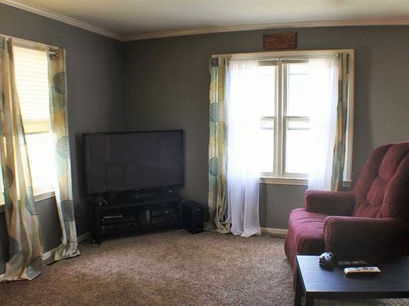 2nd image of 1301 Woodland St