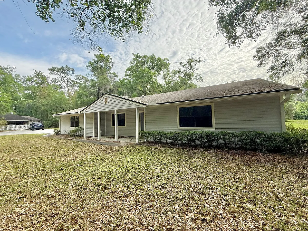 Building Photo - 3990 Clearwater Ln