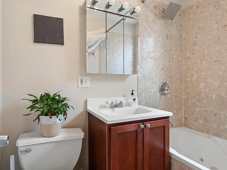 1522 W Fargo Ave #2N — Photo 10