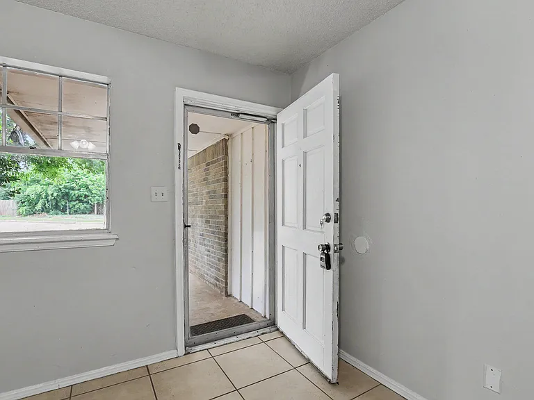 1301 Amhurst Ave — Photo 5