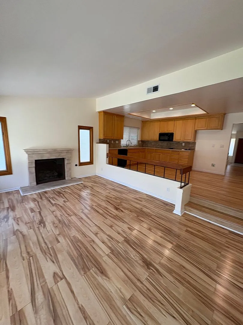 Spacious 4-Bedroom Camarillo Home on a Quiet Cul-de-Sac — Photo 4