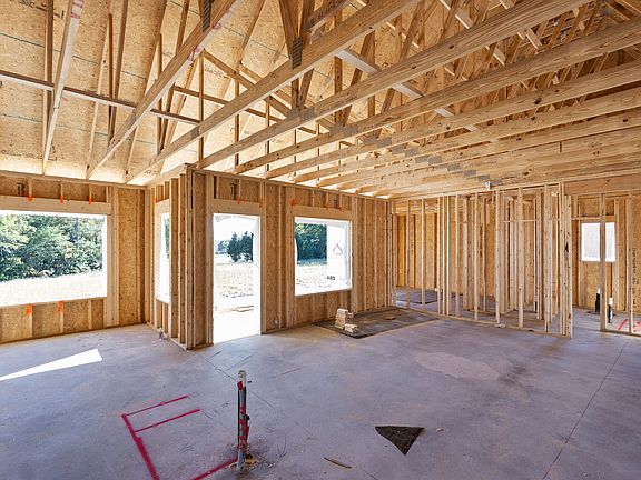 5th image of 641 Nicholson Rd