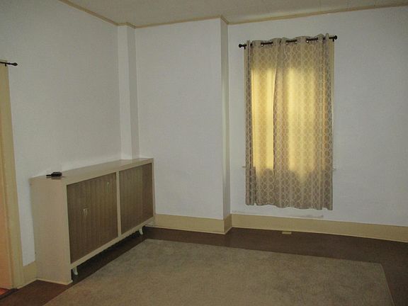 4th image of 106 N Franklin St