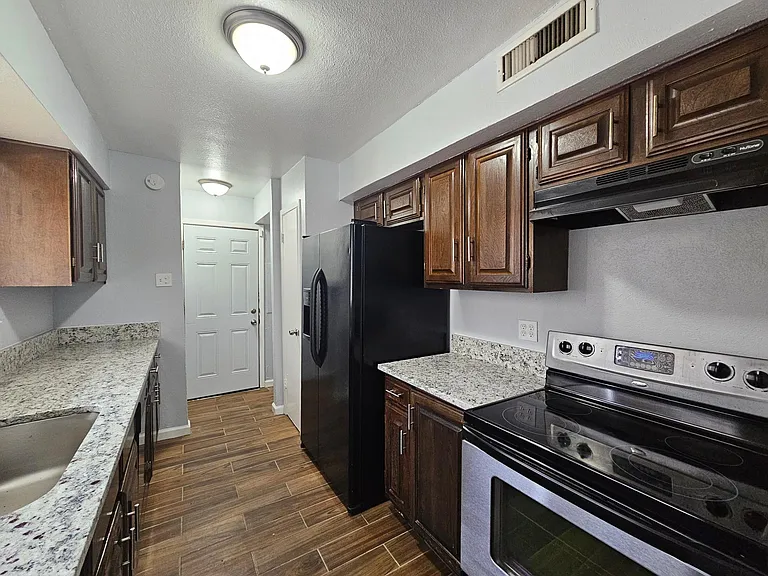 4008 Towngate Blvd — Photo 6