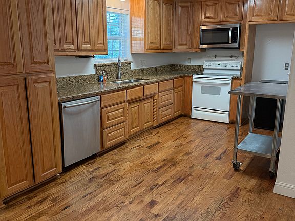 4th image of 4600 Woodmont Dr