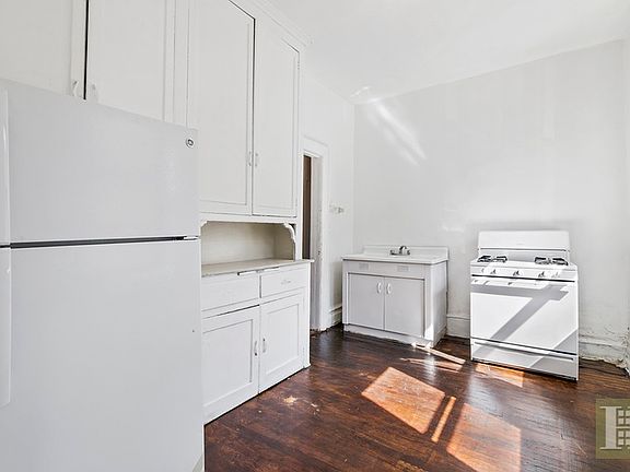 3rd image of 345 Montgomery St APT 1K