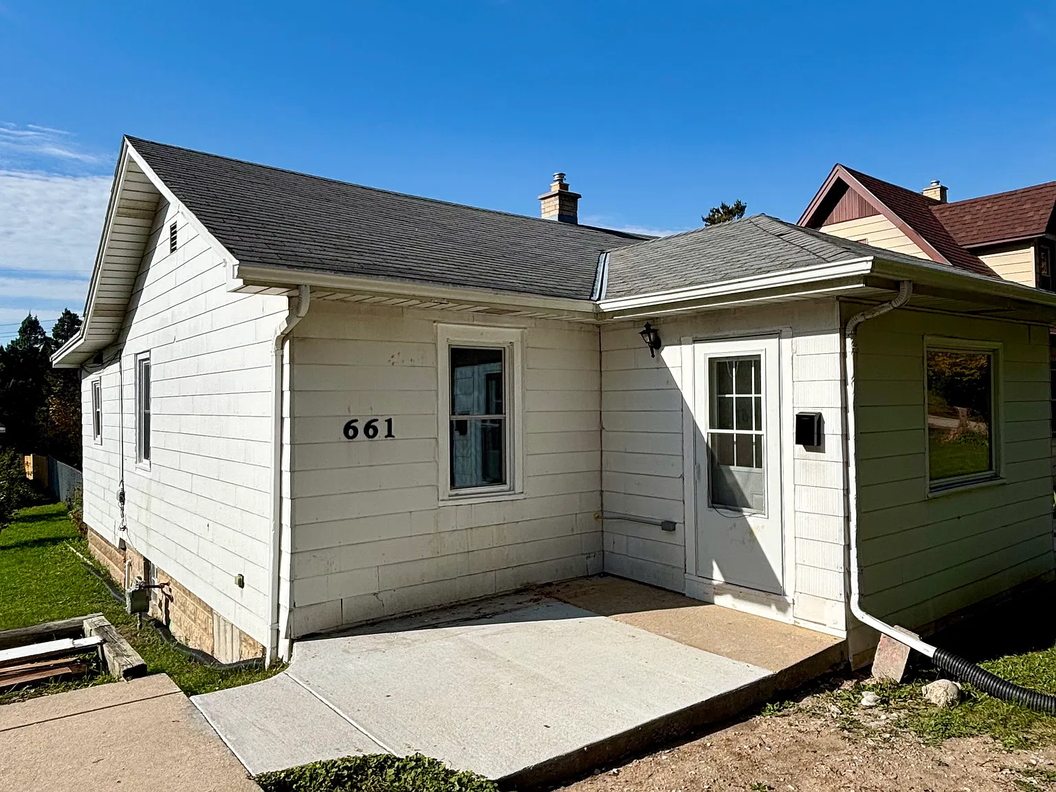 3 bed, 1200 sqft, $1,975 — Photo 1