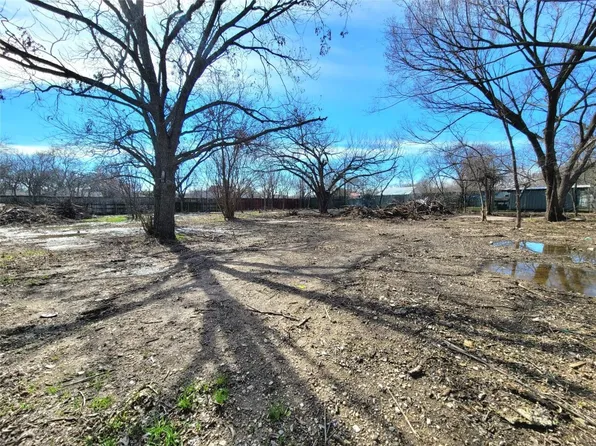 1930 Whispering Oaks St, Burleson, TX 76028