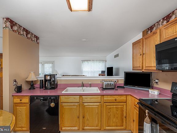 4th image of 419 Aldwych Dr