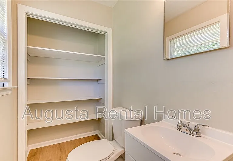 329 E View Dr — Photo 22