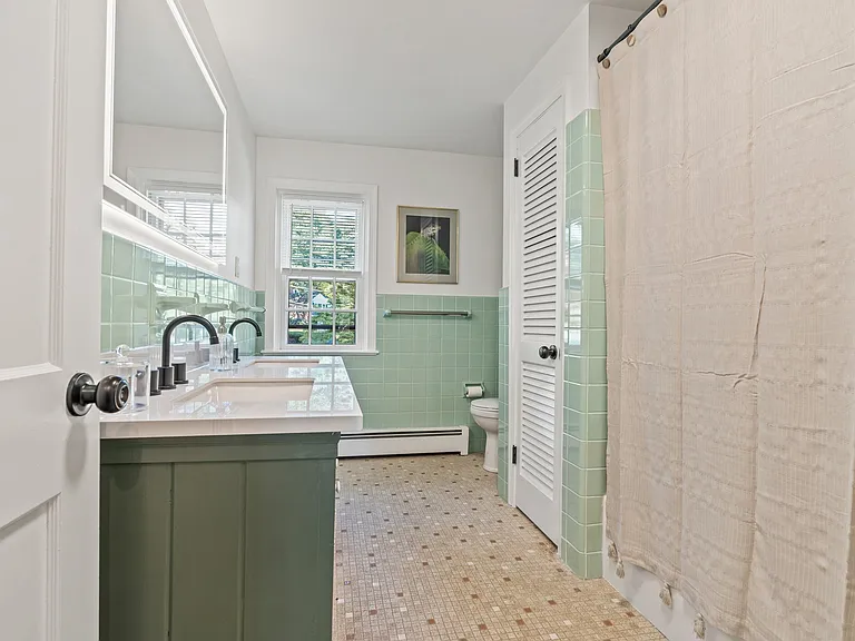 341 Crum Creek Ln — Photo 34