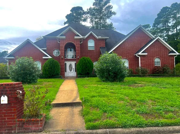 3811 Champions Dr, Lufkin, TX 75901