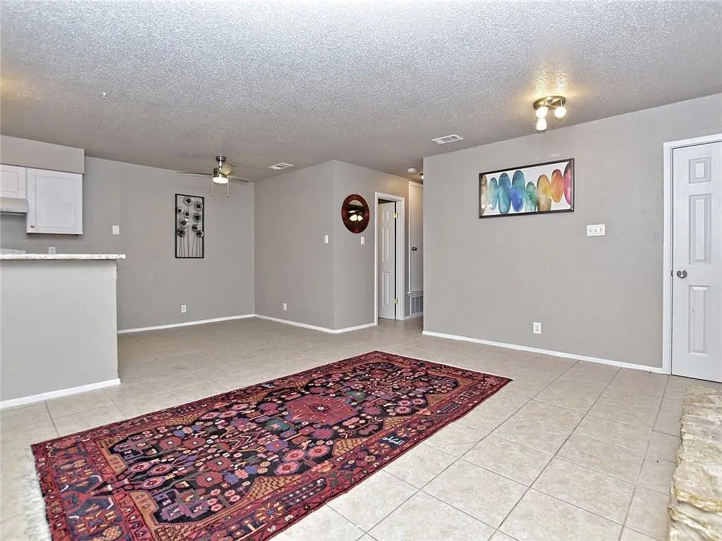3 bed, 2.0 bath, 1000 sqft, $1,450 — Photo 2