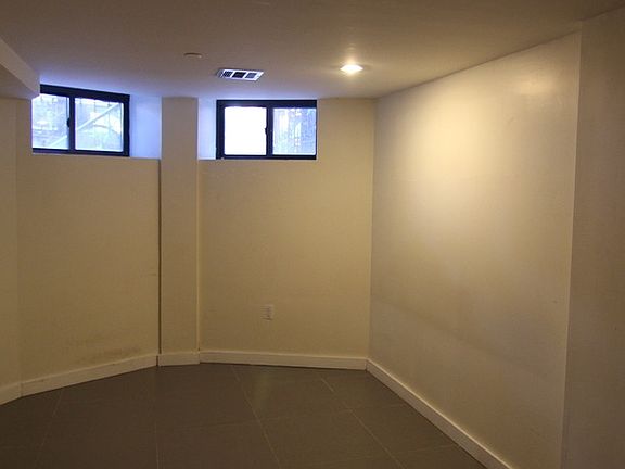 3rd image of 662 Park Pl #1UI