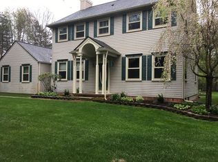 9028 Pine Hill Trl, Fenton, MI 48430