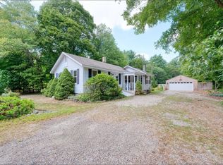 13 Crescent St, Plympton, MA 02367