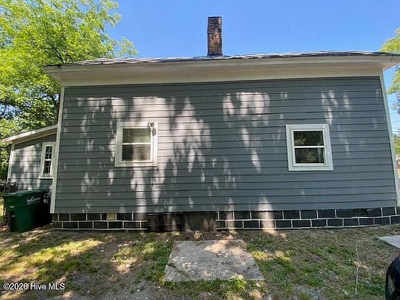 4th image of 900 Viola Street E