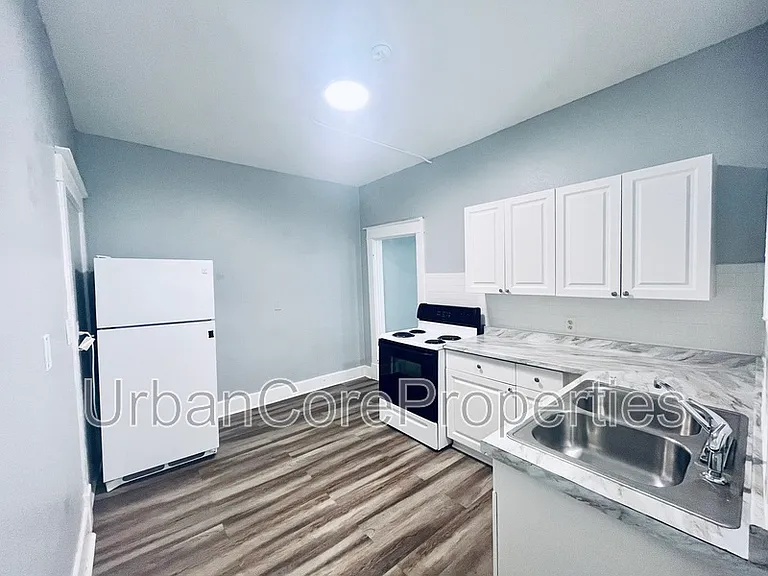 417 4th St N #101 — Photo 8