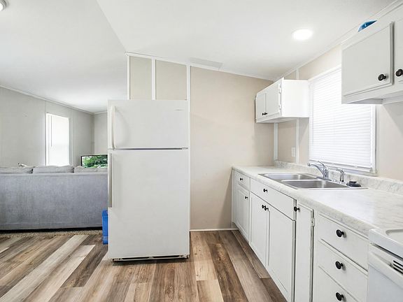 4th image of 207 W Chestnut St
