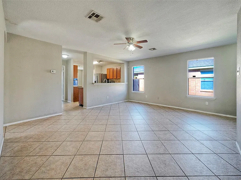 913 Dexter Dr — Photo 14
