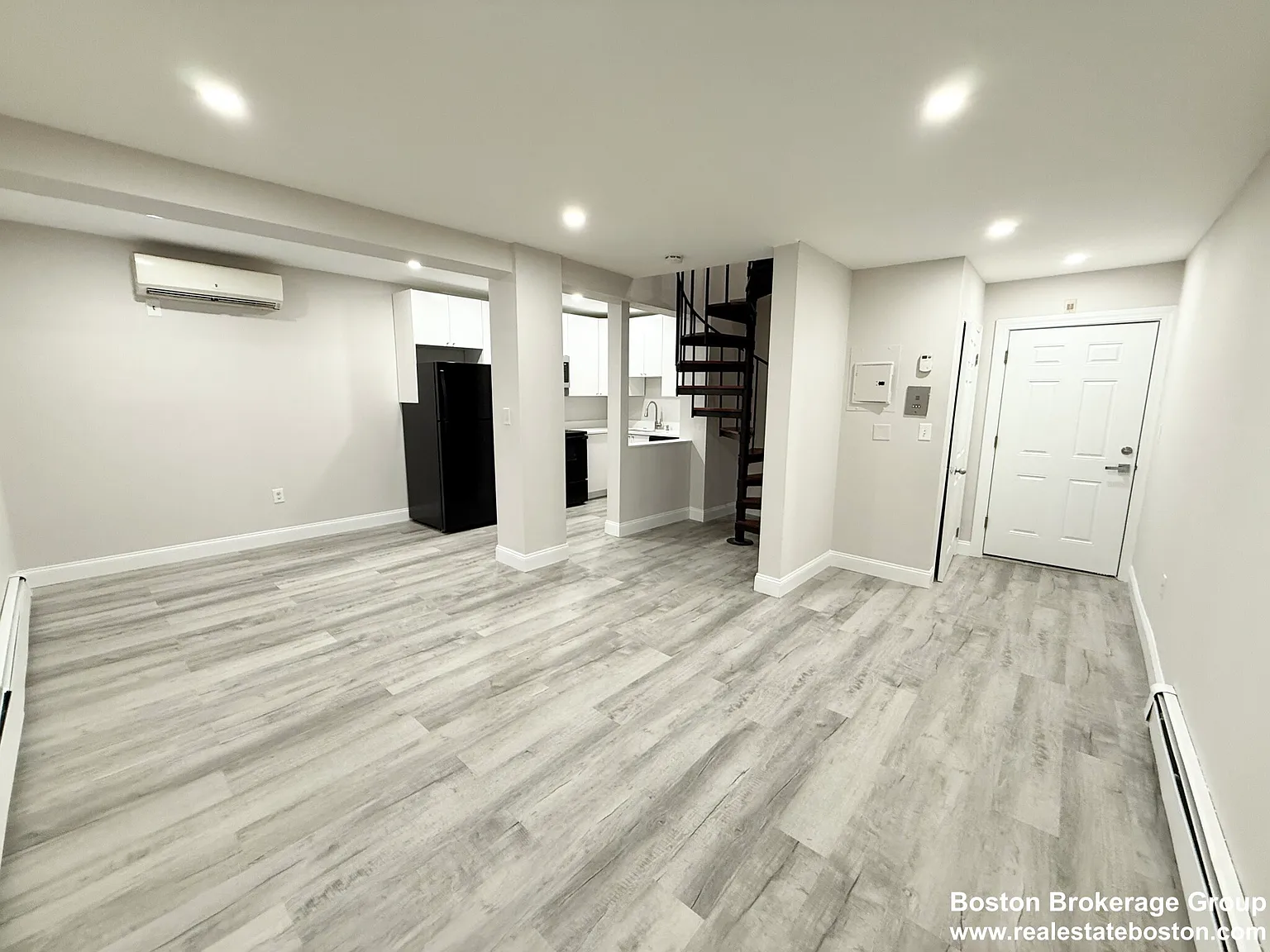 3 bed, 1.0 bath, $3,600 — Photo 3