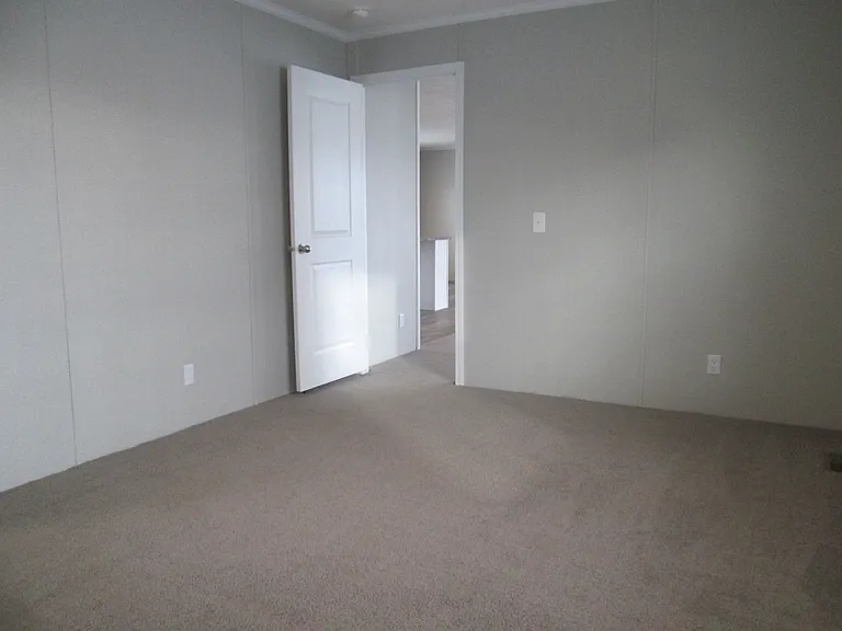 153 Hawthorne Dr — Photo 6