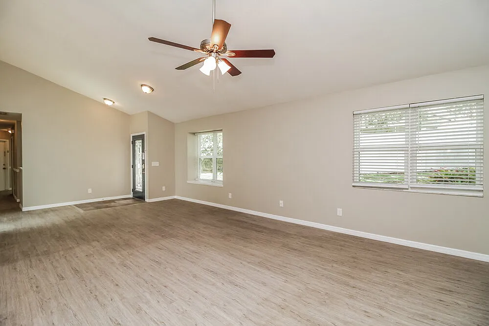 3 bed, 2.0 bath, 1483 sqft, $2,270 — Photo 4