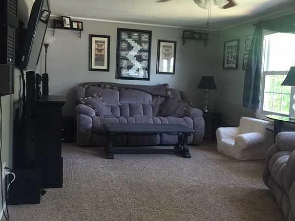 4th image of 77 Strasbourg Dr