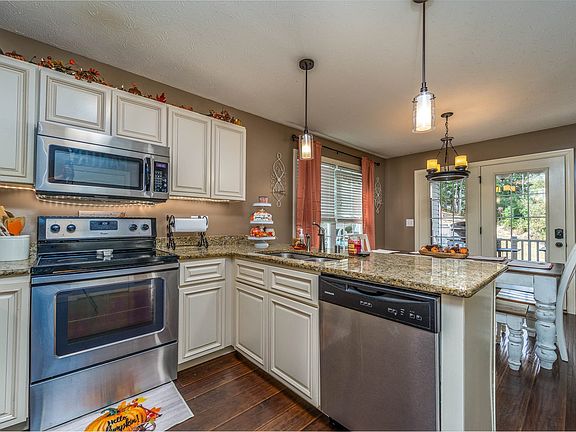 5th image of 180 Justamere Ln