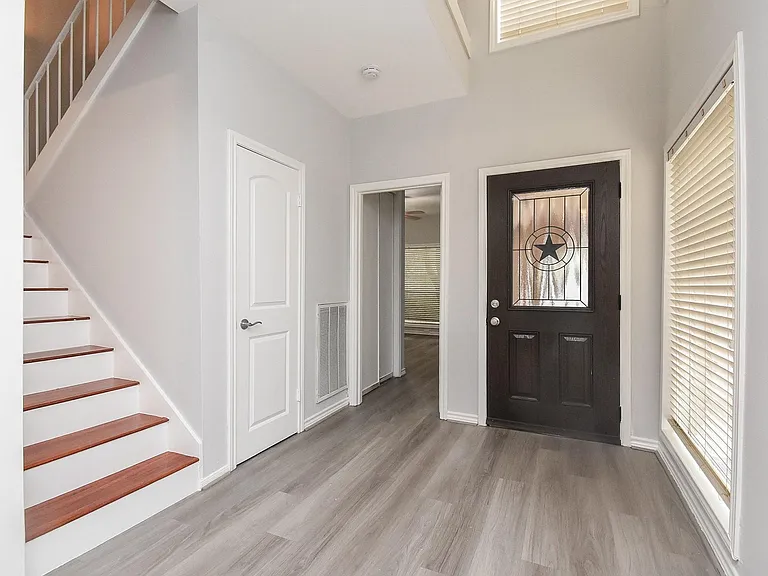 201 Vanderpool Ln #113 — Photo 3