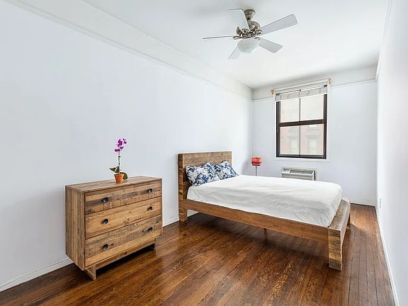 5th image of 521 W 47th St APT 2D