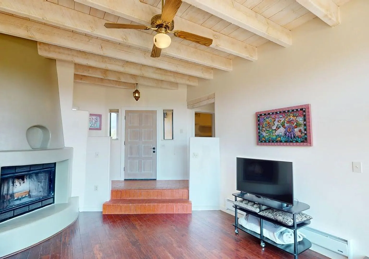 Charming 2-Bedroom Eldorado Home with Southwestern Warmth & Scenic Views — Photo 2