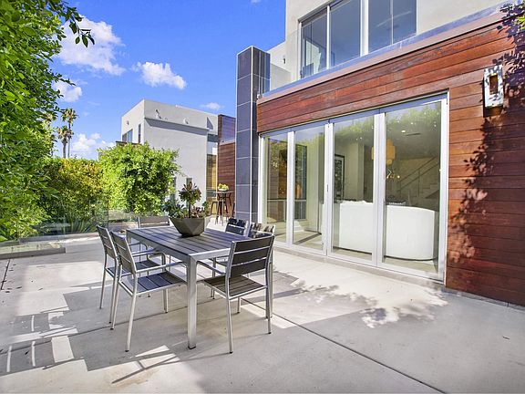 3rd image of 706 Sapphire St