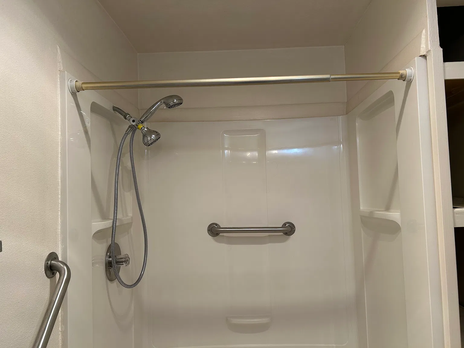3 bed, 1328 sqft, $2,300 — Photo 2