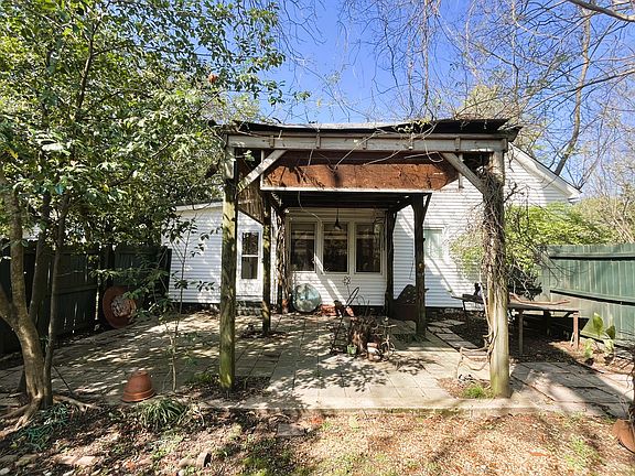 5th image of 440 Calhoun St