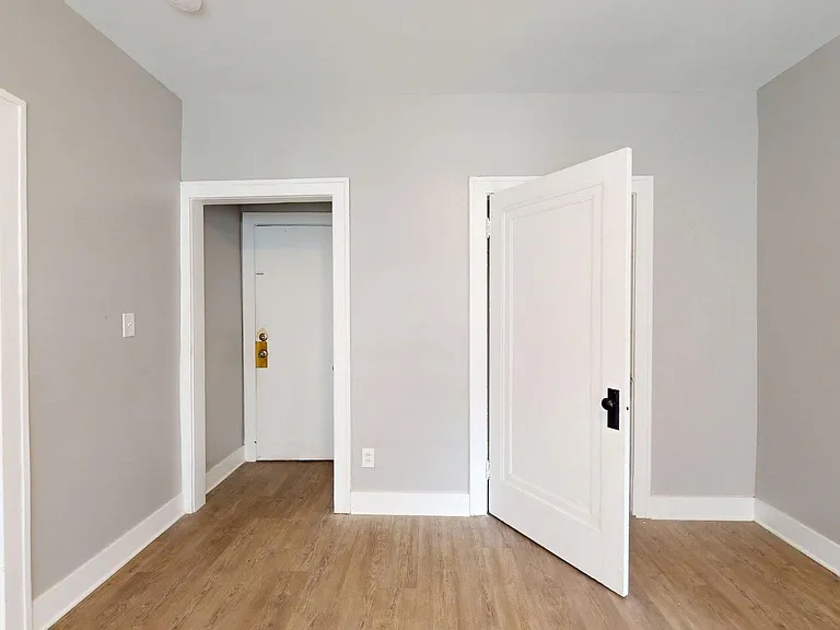 2684 Mayfield Rd — Photo 7