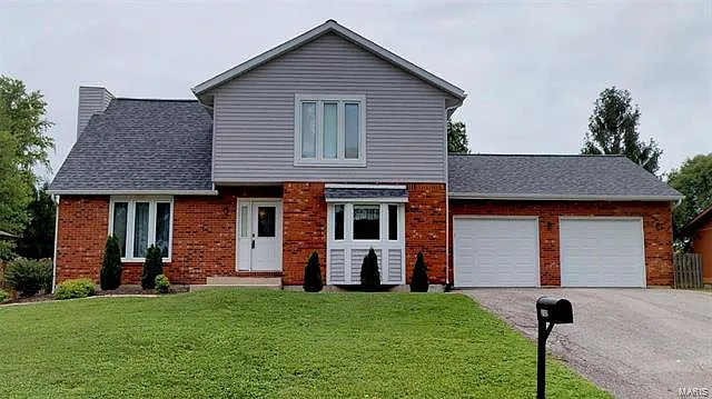 3102 Parkview Dr photo 1