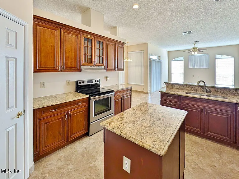2413 Cedar Trace Dr W — Photo 14