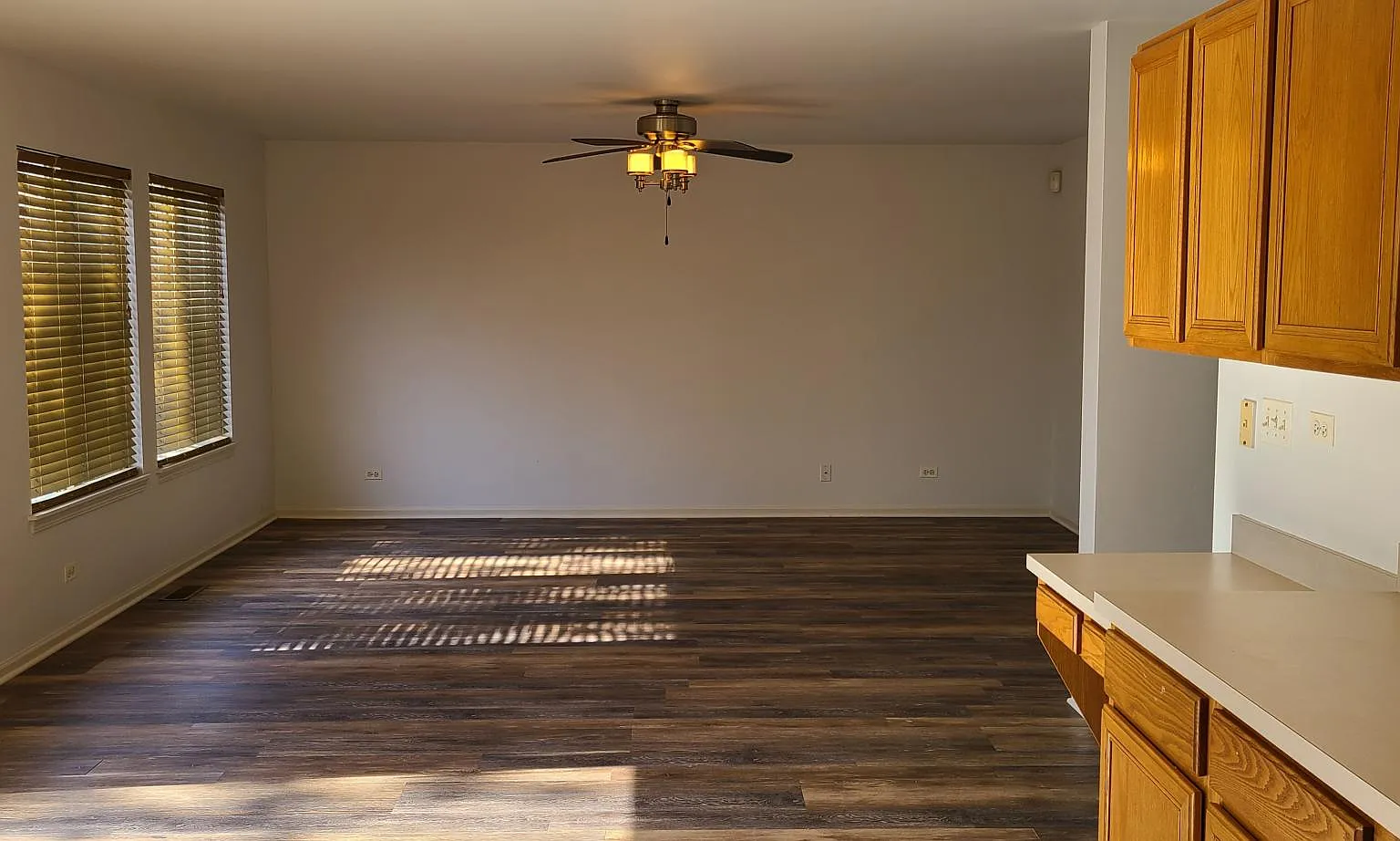 4 bed, 2.5 bath, 2400 sqft, $3,200 — Photo 2