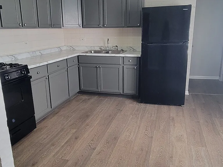 22230 Latonia Ln — Photo 4